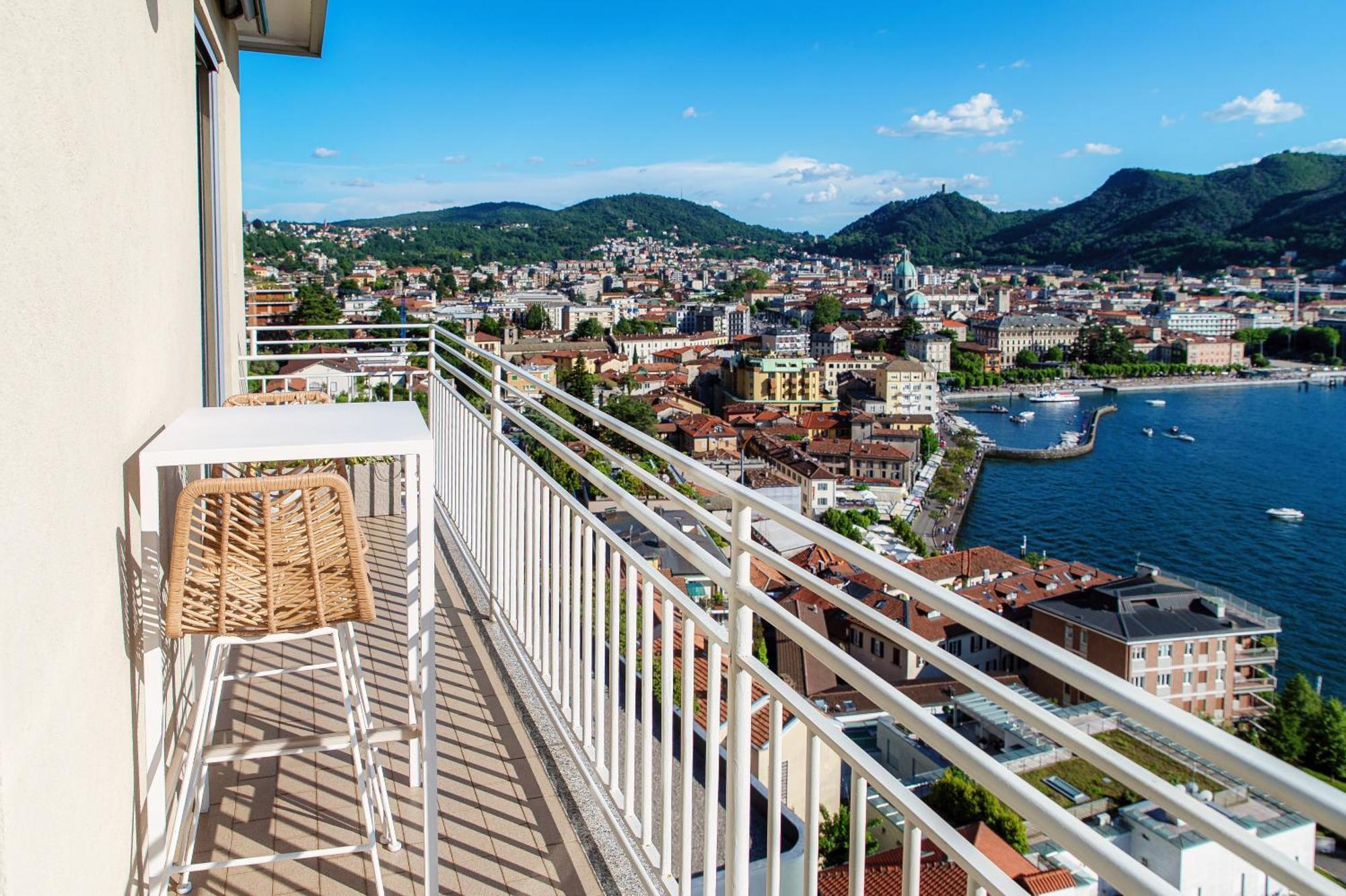 150 Steps To Heaven - By Myhomeincomo Como Exterior photo